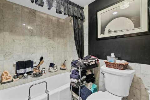 Купить кондоминиум в Форт-Лодердейл, Флорида 5 комнат, 133.31м2, № 2189651 - фото 17