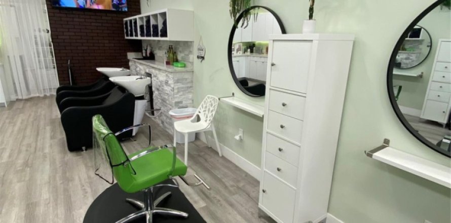 Commercial property in Plantation, Florida № 976766