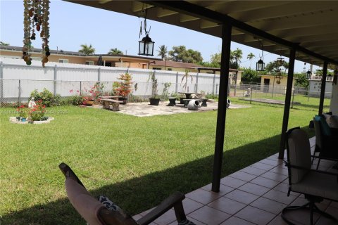 House in Miami, Florida 3 bedrooms, 144.74 sq.m. № 1776123 - photo 9