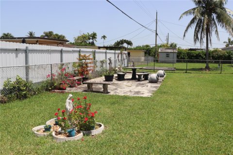 House in Miami, Florida 3 bedrooms, 144.74 sq.m. № 1776123 - photo 13