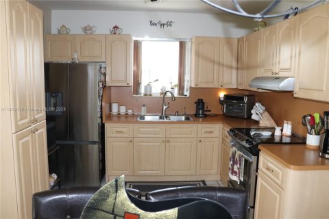 House in Miami, Florida 3 bedrooms, 144.74 sq.m. № 1776123 - photo 5