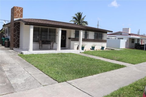 House in Miami, Florida 3 bedrooms, 144.74 sq.m. № 1776123 - photo 20