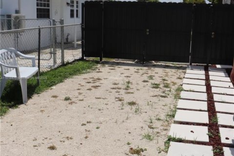 House in Miami, Florida 3 bedrooms, 144.74 sq.m. № 1776123 - photo 16