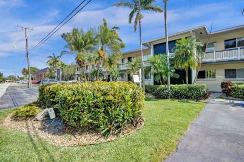 Condo in Pompano Beach, Florida, 2 bedrooms  № 1159472 - photo 1