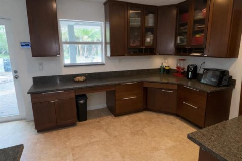 House in West Palm Beach, Florida 5 bedrooms, 167.97 sq.m. № 2187220 - photo 14