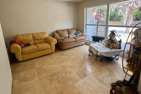 House in West Palm Beach, Florida 5 bedrooms, 167.97 sq.m. № 2187220 - photo 2