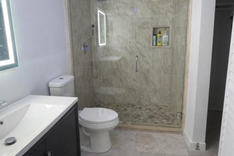 House in West Palm Beach, Florida 5 bedrooms, 167.97 sq.m. № 2187220 - photo 17