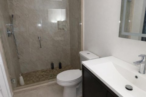 House in West Palm Beach, Florida 5 bedrooms, 167.97 sq.m. № 2187220 - photo 7