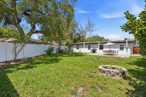House in Tampa, Florida 3 bedrooms, 109.16 sq.m. № 2209485 - photo 27