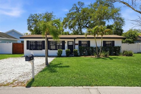 House in Tampa, Florida 3 bedrooms, 109.16 sq.m. № 2209485 - photo 6