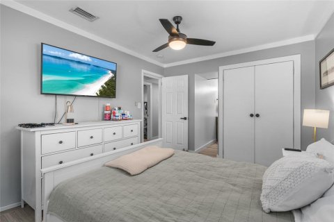 House in Tampa, Florida 3 bedrooms, 109.16 sq.m. № 2209485 - photo 15