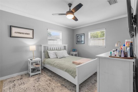 House in Tampa, Florida 3 bedrooms, 109.16 sq.m. № 2209485 - photo 4