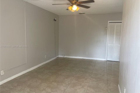 Apartamento en alquiler en Fort Lauderdale, Florida, 1 dormitorio, 71.63 m2 № 2043403 - foto 3