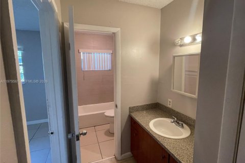 Apartamento en alquiler en Fort Lauderdale, Florida, 1 dormitorio, 71.63 m2 № 2043403 - foto 10