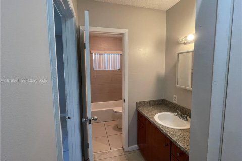 Apartamento en alquiler en Fort Lauderdale, Florida, 1 dormitorio, 71.63 m2 № 2043403 - foto 11