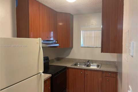 Apartamento en alquiler en Fort Lauderdale, Florida, 1 dormitorio, 71.63 m2 № 2043403 - foto 4