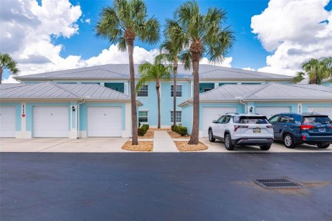 Condo in North Port, Florida, 2 bedrooms № 2201335