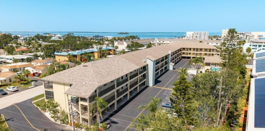Condominio en Dunedin, Florida, 2 dormitorios  № 1853417