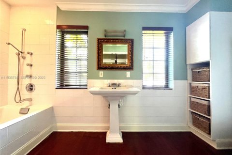 Casa en venta en West Palm Beach, Florida, 3 dormitorios, 219.34 m2 № 1993895 - foto 7