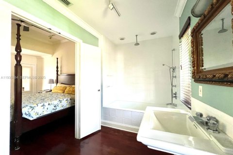 Casa en venta en West Palm Beach, Florida, 3 dormitorios, 219.34 m2 № 1993895 - foto 5