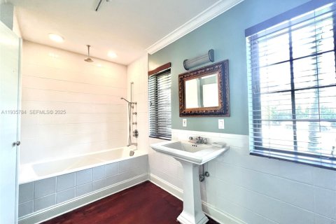 Casa en venta en West Palm Beach, Florida, 3 dormitorios, 219.34 m2 № 1993895 - foto 6