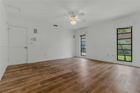 Villa ou maison à louer à Palmetto Bay, Floride: 4 chambres, 240.9 m2 № 1872035 - photo 17