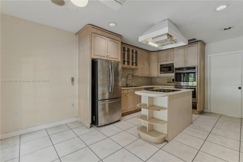 Villa ou maison à louer à Palmetto Bay, Floride: 4 chambres, 240.9 m2 № 1872035 - photo 13