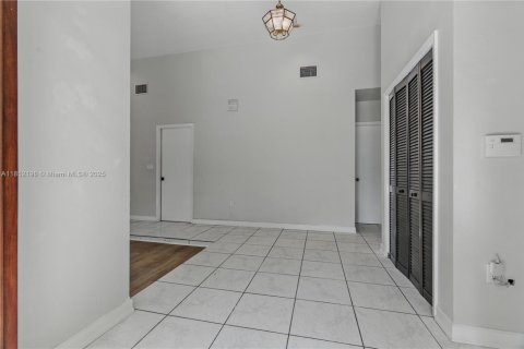 Villa ou maison à louer à Palmetto Bay, Floride: 4 chambres, 240.9 m2 № 1872035 - photo 5