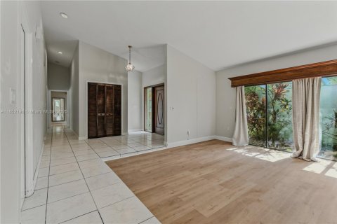 Villa ou maison à louer à Palmetto Bay, Floride: 4 chambres, 240.9 m2 № 1872035 - photo 9