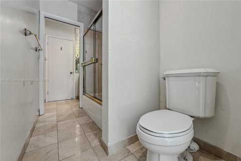 Villa ou maison à louer à Palmetto Bay, Floride: 4 chambres, 240.9 m2 № 1872035 - photo 27