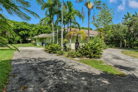 Villa ou maison à louer à Palmetto Bay, Floride: 4 chambres, 240.9 m2 № 1872035 - photo 1