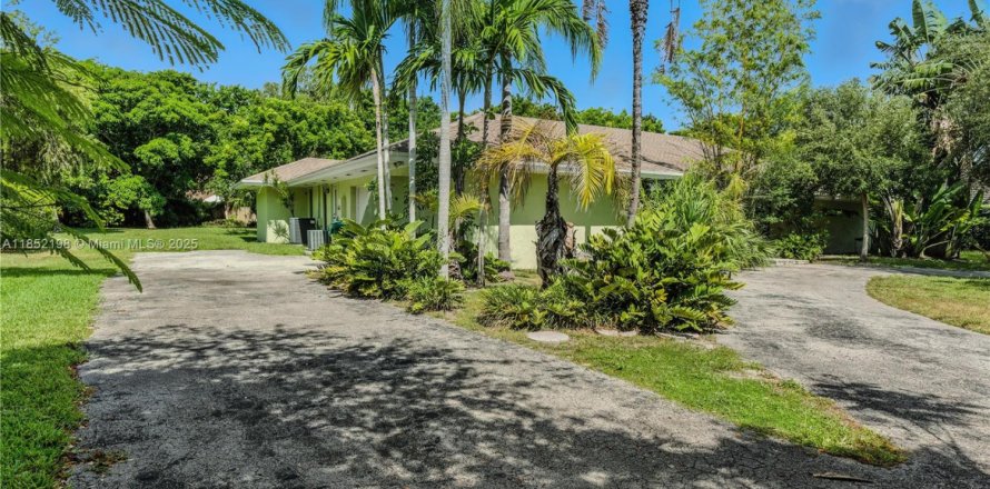 Villa ou maison à Palmetto Bay, Floride 4 chambres, 240.9 m2 № 1872035