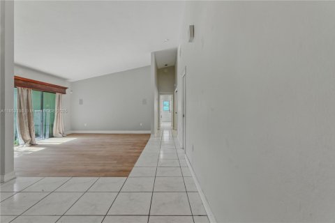 Villa ou maison à louer à Palmetto Bay, Floride: 4 chambres, 240.9 m2 № 1872035 - photo 8