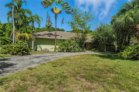 Villa ou maison à louer à Palmetto Bay, Floride: 4 chambres, 240.9 m2 № 1872035 - photo 2