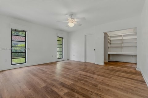 Villa ou maison à louer à Palmetto Bay, Floride: 4 chambres, 240.9 m2 № 1872035 - photo 16