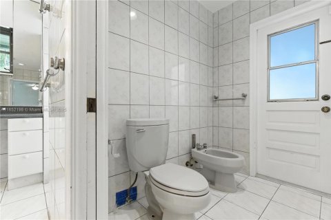 Villa ou maison à louer à Palmetto Bay, Floride: 4 chambres, 240.9 m2 № 1872035 - photo 22