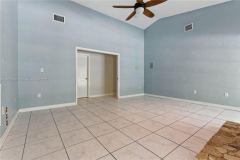 Villa ou maison à louer à Palmetto Bay, Floride: 4 chambres, 240.9 m2 № 1872035 - photo 25