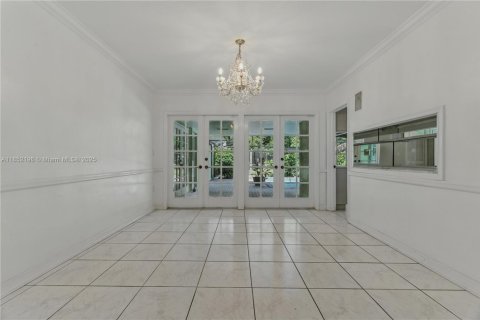 Villa ou maison à louer à Palmetto Bay, Floride: 4 chambres, 240.9 m2 № 1872035 - photo 15