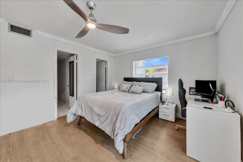 Condo in Miami, Florida, 2 bedrooms  № 1955905 - photo 16