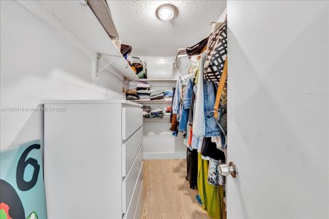 Condo in Miami, Florida, 2 bedrooms  № 1955905 - photo 20