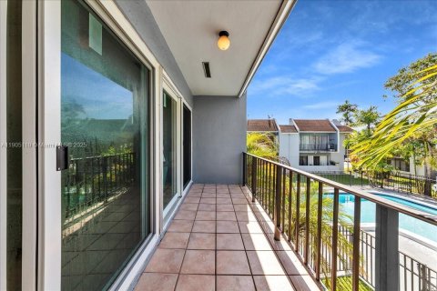 Condo in Miami, Florida, 2 bedrooms  № 1955905 - photo 25