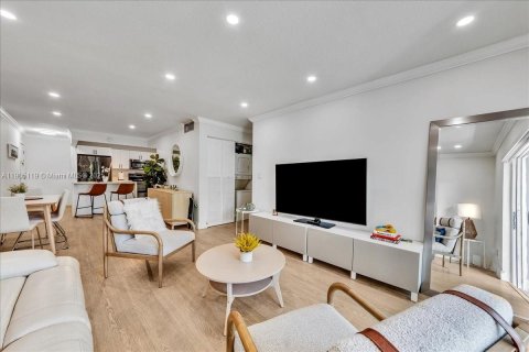 Condo in Miami, Florida, 2 bedrooms  № 1955905 - photo 28