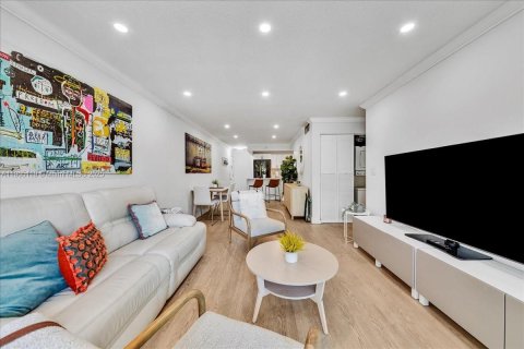 Condo in Miami, Florida, 2 bedrooms  № 1955905 - photo 29