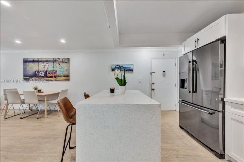 Condo in Miami, Florida, 2 bedrooms  № 1955905 - photo 6