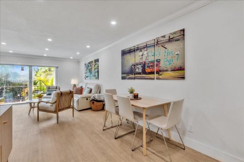 Condo in Miami, Florida, 2 bedrooms  № 1955905 - photo 10