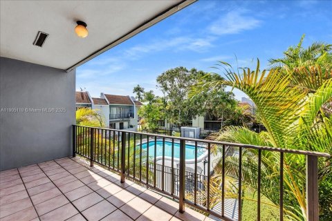 Condo in Miami, Florida, 2 bedrooms  № 1955905 - photo 23