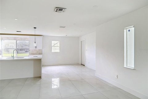 Villa ou maison à louer à Lakeland, Floride: 5 chambres, 137.87 m2 № 2416623 - photo 4