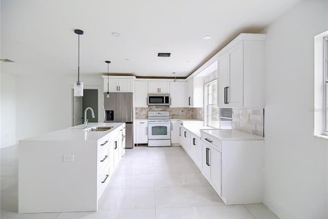 Villa ou maison à louer à Lakeland, Floride: 5 chambres, 137.87 m2 № 2416623 - photo 6