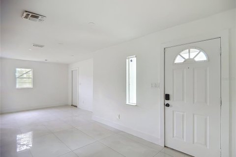 Villa ou maison à louer à Lakeland, Floride: 5 chambres, 137.87 m2 № 2416623 - photo 2