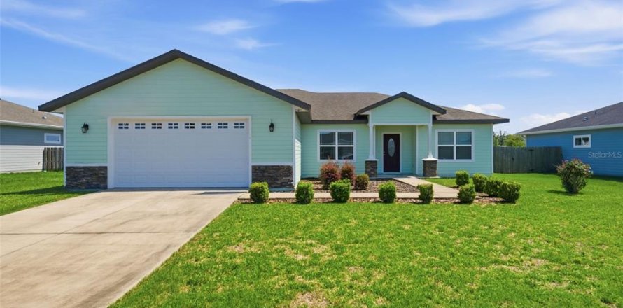 House in Newberry, Florida 4 bedrooms, 186.64 sq.m. № 2218086